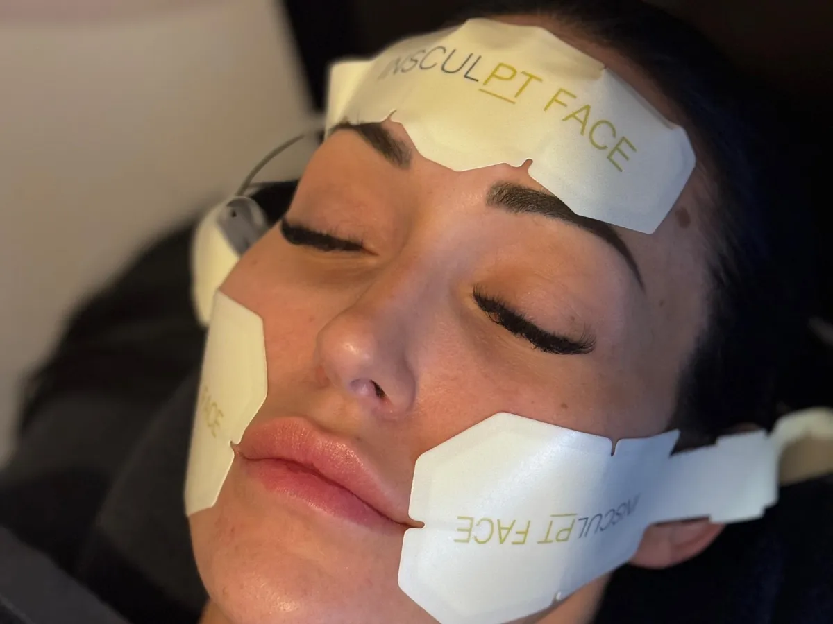 Insculpt Face-behandling hos Annikas Beauty Center & Piercing